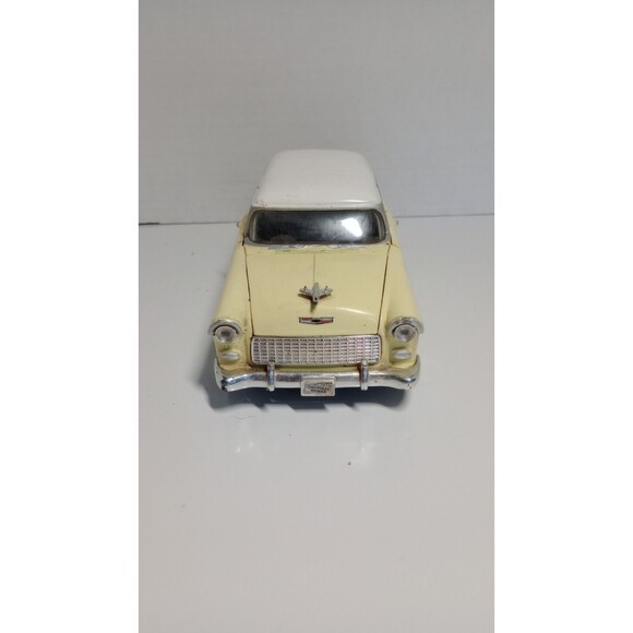 CHEVROLET Bel Air Nomad - 1955 - lightyellow - MotorMax 1:24 - Picture 5 of 9
